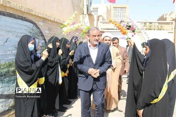آیین آغاز سال تحصیلی مدرسه دخترانه عفت با حضور نماینده مردم یزد در مجلس شورای اسلامی