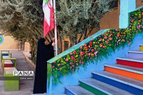 نواختن زنگ ایثار و مقاومت، در دبیرستان توحید شهرستان رباط کریم