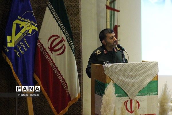 تقدیر از خانواده‌های شهدا، جانبازان و رزمندگان به‌مناسب هفته‌ دفاع‌مقدس در شهرری