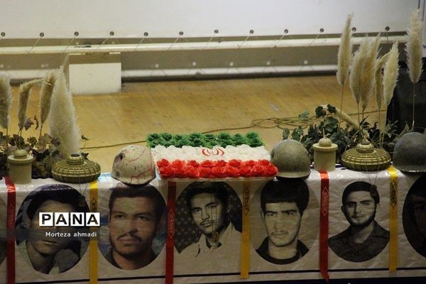 تقدیر از خانواده‌های شهدا، جانبازان و رزمندگان به‌مناسب هفته‌ دفاع‌مقدس در شهرری