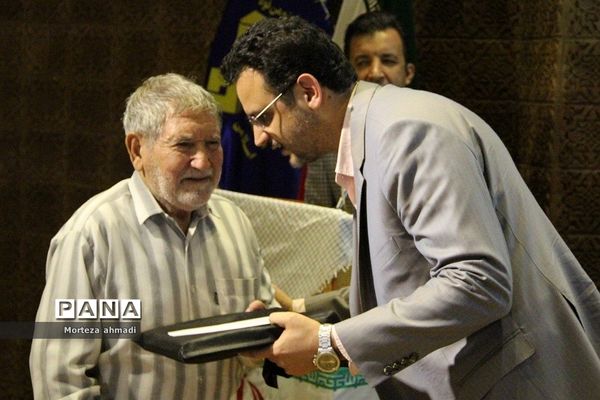 تقدیر از خانواده‌های شهدا، جانبازان و رزمندگان به‌مناسب هفته‌ دفاع‌مقدس در شهرری