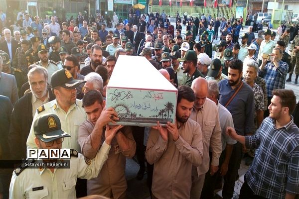 غبارروبی و عطرافشانی مزار شهدا