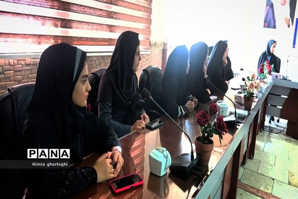 جلسه توانمندسازی خبرنگاران در سالن ثقلین اداره آموزش و پرورش شهرستان قرچک