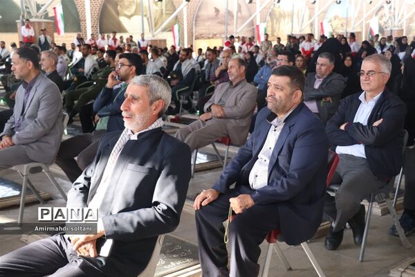 غبارروبی مزار شهدا در تبریز