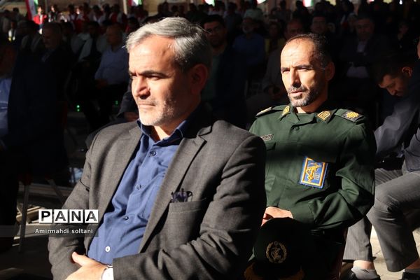 غبارروبی مزار شهدا در تبریز