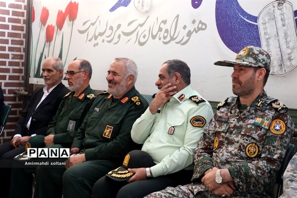 غبارروبی مزار شهدا در تبریز