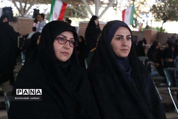 غبارروبی مزار شهدا در تبریز