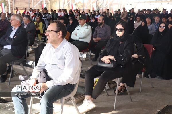 غبارروبی مزار شهدا در تبریز