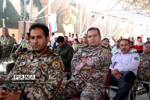غبارروبی مزار شهدا در تبریز