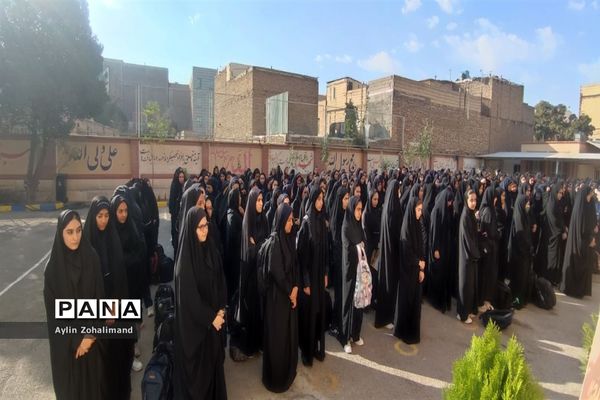 مراسم گرامیداشت هفته دفاع مقدس در مدرسه شاهد کوثر رباط کریم