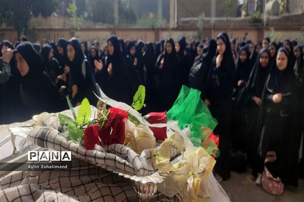 مراسم گرامیداشت هفته دفاع مقدس در مدرسه شاهد کوثر رباط کریم