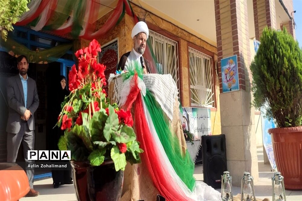 مراسم گرامیداشت هفته دفاع مقدس در مدرسه شاهد کوثر رباط کریم