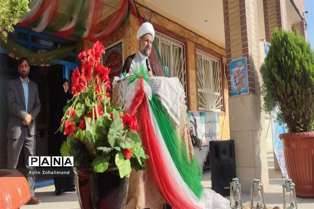مراسم گرامیداشت هفته دفاع مقدس در مدرسه شاهد کوثر رباط کریم