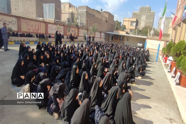 مراسم گرامیداشت هفته دفاع مقدس در مدرسه شاهد کوثر رباط کریم