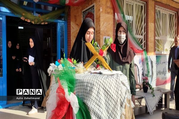 مراسم گرامیداشت هفته دفاع مقدس در مدرسه شاهد کوثر رباط کریم
