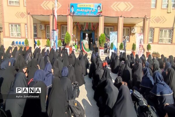 مراسم گرامیداشت هفته دفاع مقدس در مدرسه شاهد کوثر رباط کریم