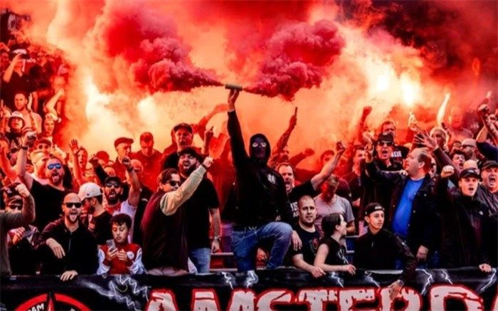 آتش بازی در مستطیل سبز لیگ هلند