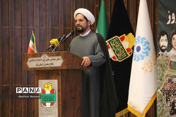 رونمایی از کتاب های «آرمان عزیز» و «حاج همت»