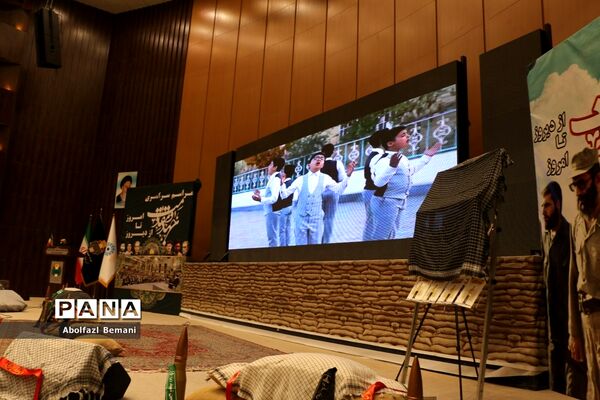 رونمایی از کتاب های «آرمان عزیز» و «حاج همت»