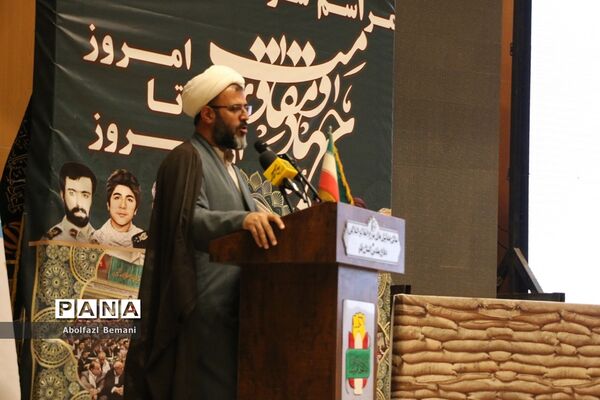 رونمایی از کتاب های «آرمان عزیز» و «حاج همت»