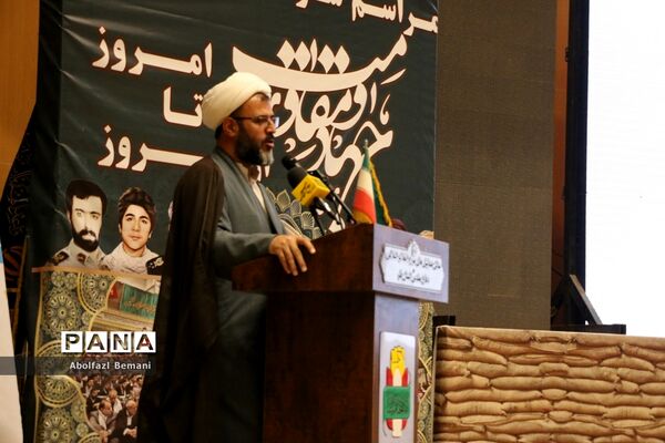 رونمایی از کتاب های «آرمان عزیز» و «حاج همت»