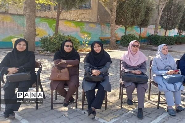 بزرگداشت هفته‌ حفاظت از میهن اسلامی در دبیرستان شاهد شهید حمامی
