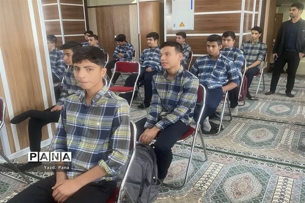 نواختن زنگ مهر، ایثار و مقاومت در هنرستان سلطنت طرازی ناحیه یک یزد