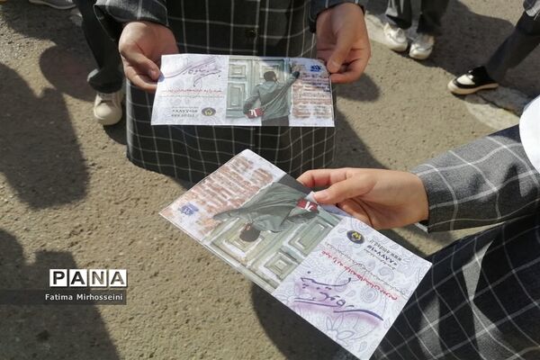 دستان مهربان کوچک در جشن عاطفه‌ها دبستان عالیه جبروتی 2 ناحیه یک یزد