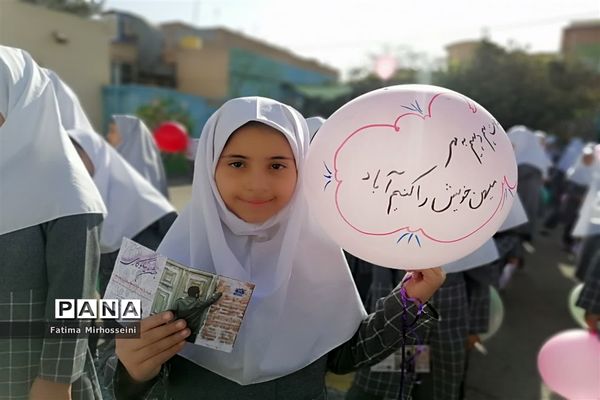 دستان مهربان کوچک در جشن عاطفه‌ها دبستان عالیه جبروتی 2 ناحیه یک یزد