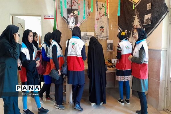 نمایشگاه دفاع مقدس جوانان جمعیت هلال احمر مانه و سملقان