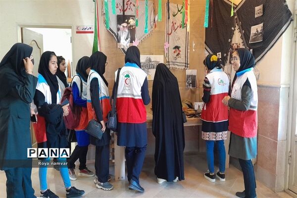 نمایشگاه دفاع مقدس جوانان جمعیت هلال احمر مانه و سملقان
