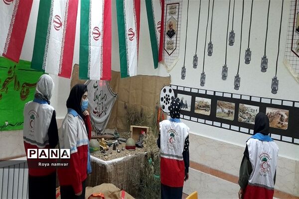 نمایشگاه دفاع مقدس جوانان جمعیت هلال احمر مانه و سملقان