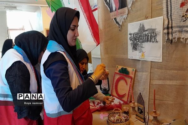 نمایشگاه دفاع مقدس جوانان جمعیت هلال احمر مانه و سملقان