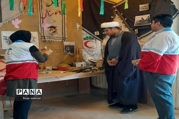 نمایشگاه دفاع مقدس جوانان جمعیت هلال احمر مانه و سملقان