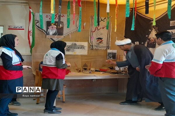 نمایشگاه دفاع مقدس جوانان جمعیت هلال احمر مانه و سملقان