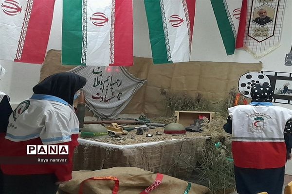 نمایشگاه دفاع مقدس جوانان جمعیت هلال احمر مانه و سملقان