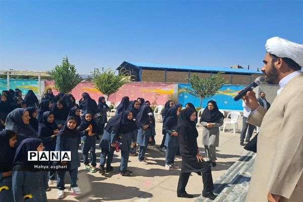 برگزاری جشن عاطفه‌ها در دبستان فرهنگ مرحوم  فرازمند شهرستان کاشمر
