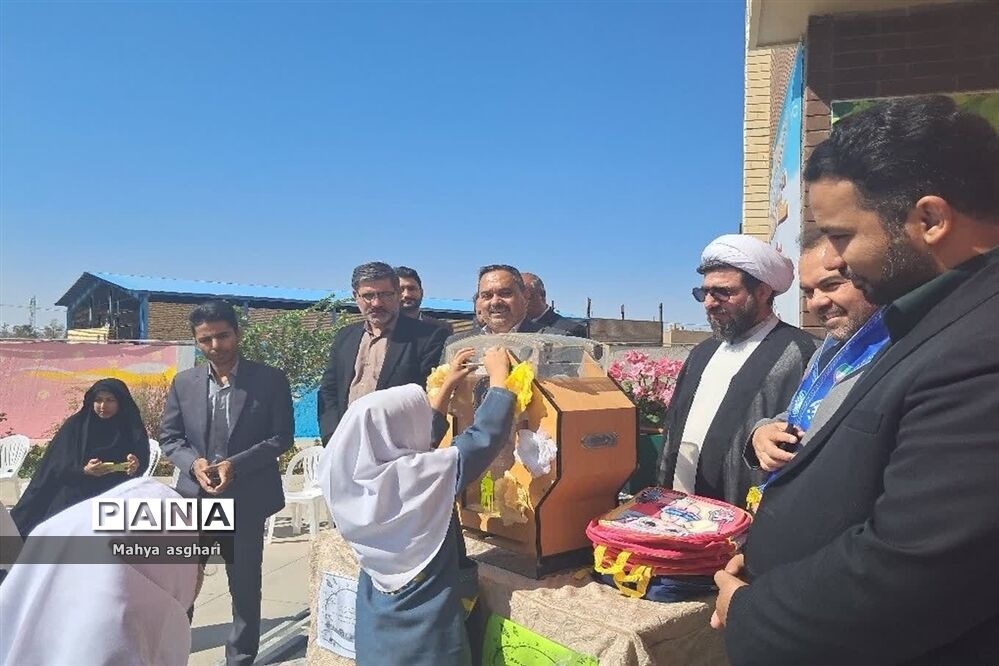 برگزاری جشن عاطفه‌ها در دبستان فرهنگ مرحوم  فرازمند شهرستان کاشمر