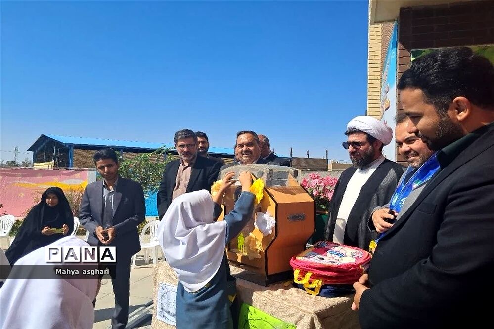 برگزاری جشن عاطفه‌ها در دبستان فرهنگ مرحوم  فرازمند شهرستان کاشمر