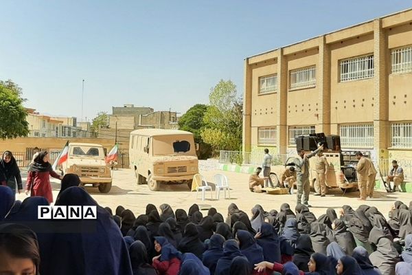 حضور کاروان مقاومت در مدرسه حضرت معصومه شهرستان فیروزکوه