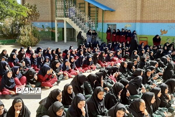 حضور کاروان مقاومت در مدرسه حضرت معصومه شهرستان فیروزکوه