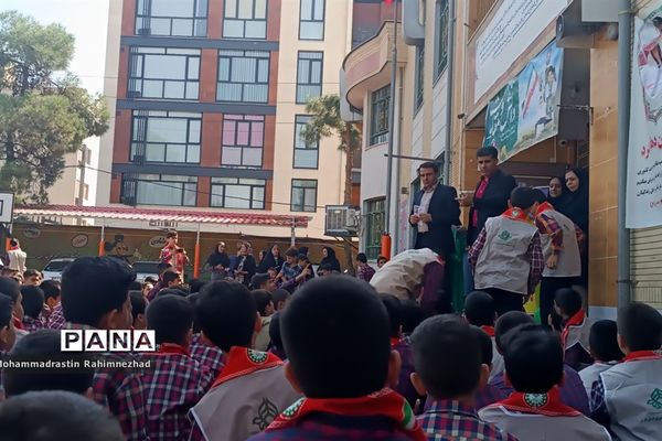 گلریزان جشن عاطفه‌ها در دبستان امام جعفر صادق(ع) ناحیه 3 شیراز