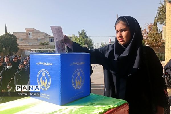 جشن عاطفه‌ها در دبیرستان‌های دخترانه ناحیه 3 شیراز