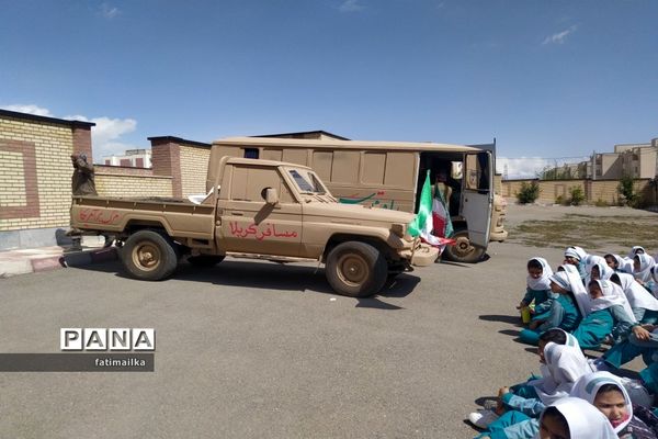 حضور کاروان مقاومت در دبیرستان دخترانه سردار سلیمانی فیروزکوه