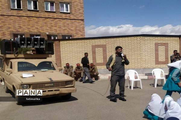 حضور کاروان مقاومت در دبیرستان دخترانه سردار سلیمانی فیروزکوه