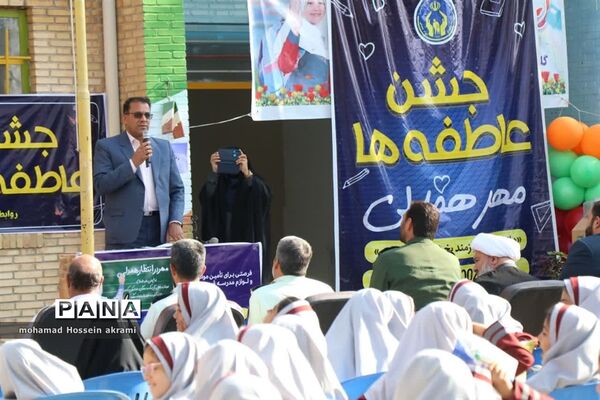 برگزاری جشن عاطفه‌ها در دبستان شهید نوروزی ابرکوه