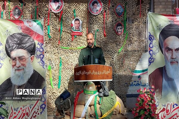 زنگ ایثار و مقاومت با حضور پدر  شهید احمدی روشن در نایین