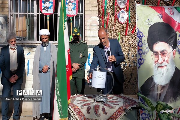 زنگ ایثار و مقاومت با حضور پدر  شهید احمدی روشن در نایین