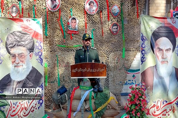 زنگ ایثار و مقاومت با حضور پدر  شهید احمدی روشن در نایین