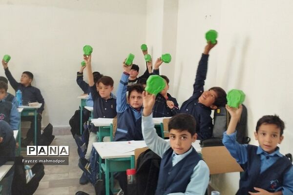 جشن عاطفه‌ها در دبستان دانش‌ رودهن